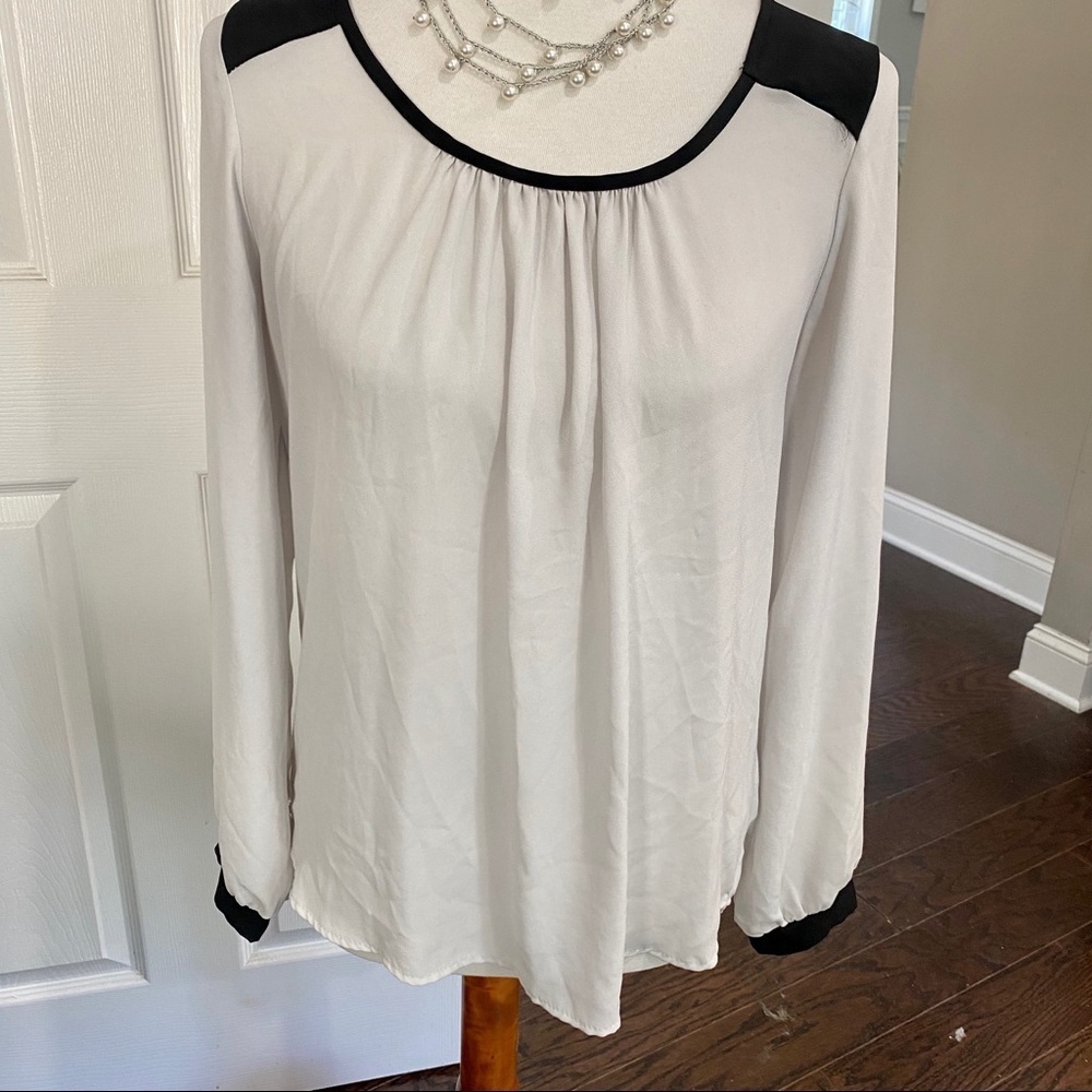 Everly Back Drape Black & off-White Blouse, Small